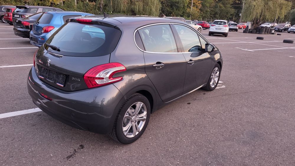 Peugeot 208 Benzina 1.2 Navigatie model 2015 euro 5 Top Top 10