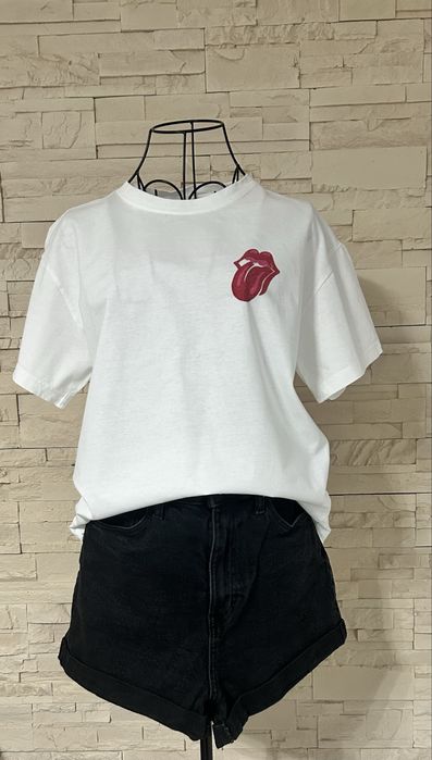 Pantaloni scurti H&M+ tricou H&M cadou.