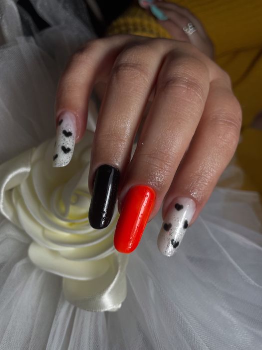 Realizez manichiura-pedichiura  gel și semi