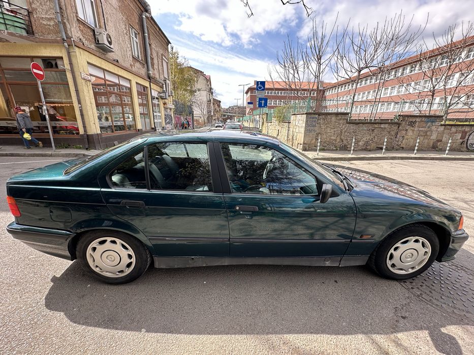 BMW 320i E36.