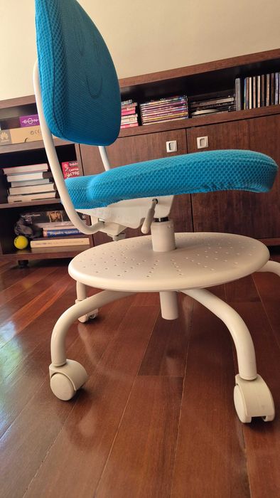 Детски въртящ стол за бюро