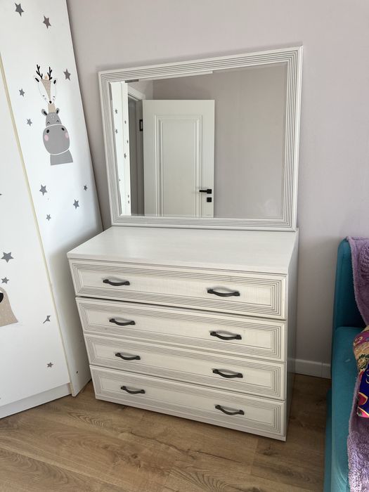 Комод  с зеркалом