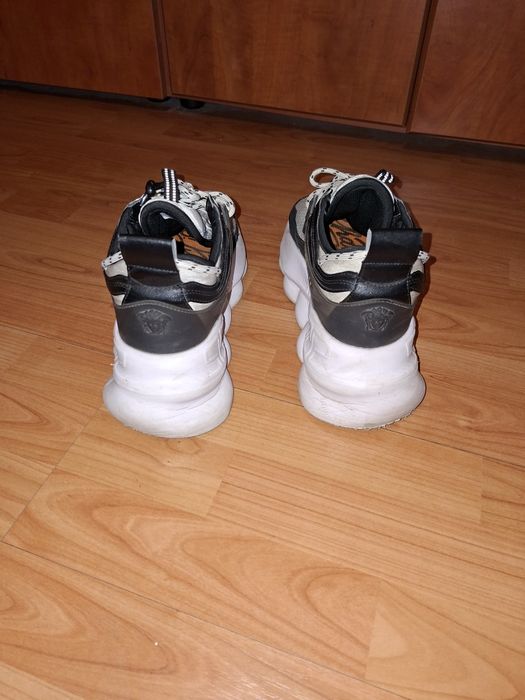 Versace chain reaction