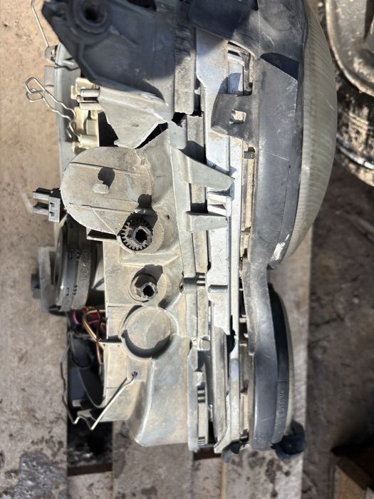 Передний фара мерседес 210до рест