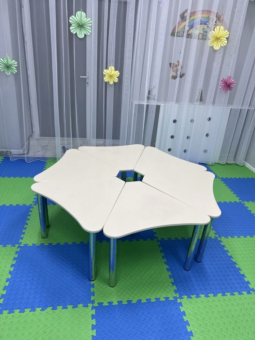 Продам Стол ромашка