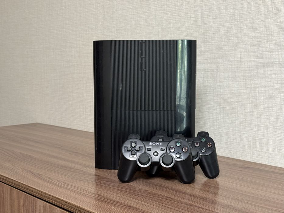 PlayStation 3 + 65 игр и 2 геймпада