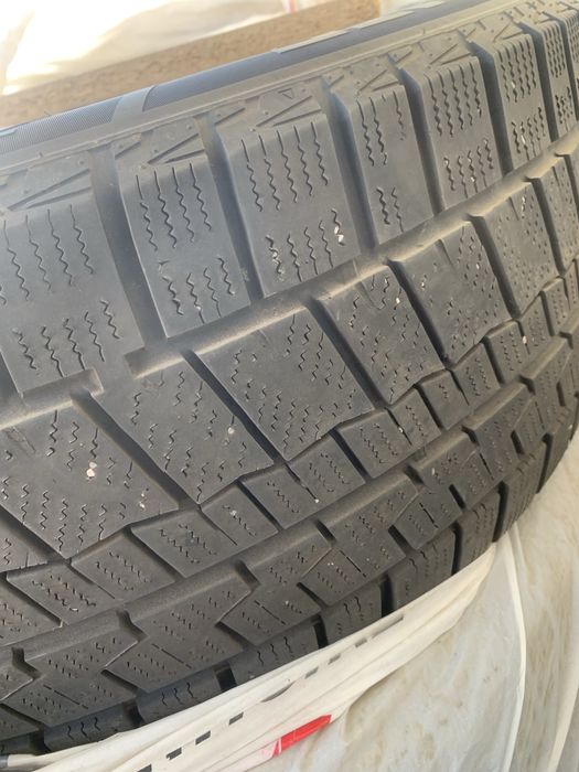Зимные шины: 235/60 R18