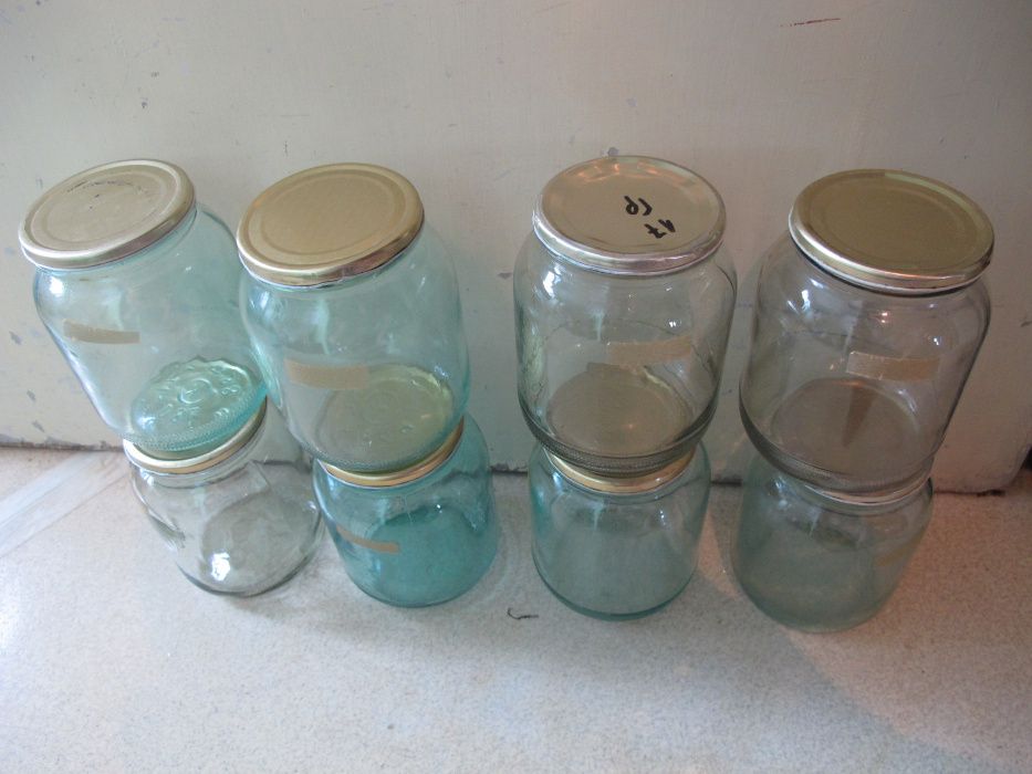 Продавам буркани -  тип омния  - 30 бр. и на винт - 40 бр.