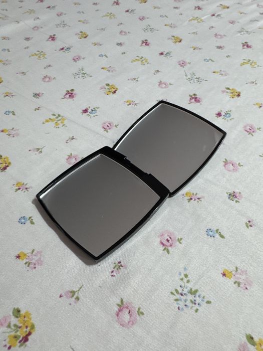 Oglinda Chanel Miroir Double Facettes