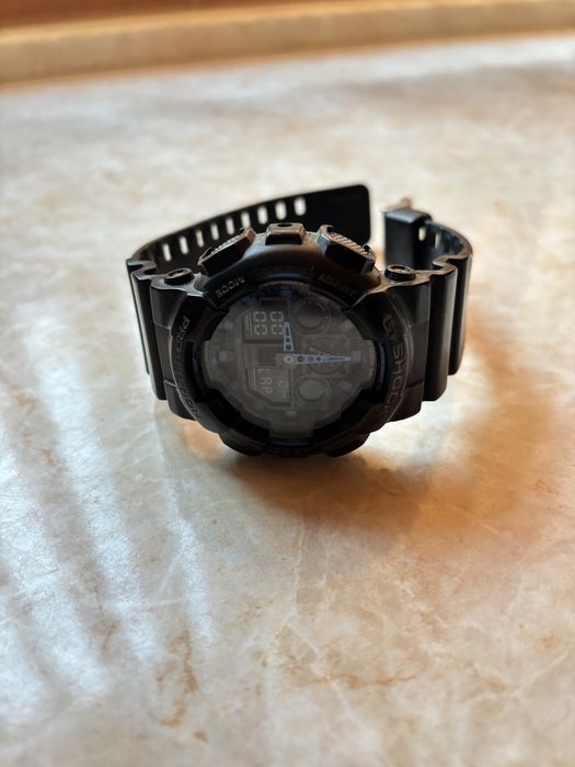Продавам часовник g shock GA 100