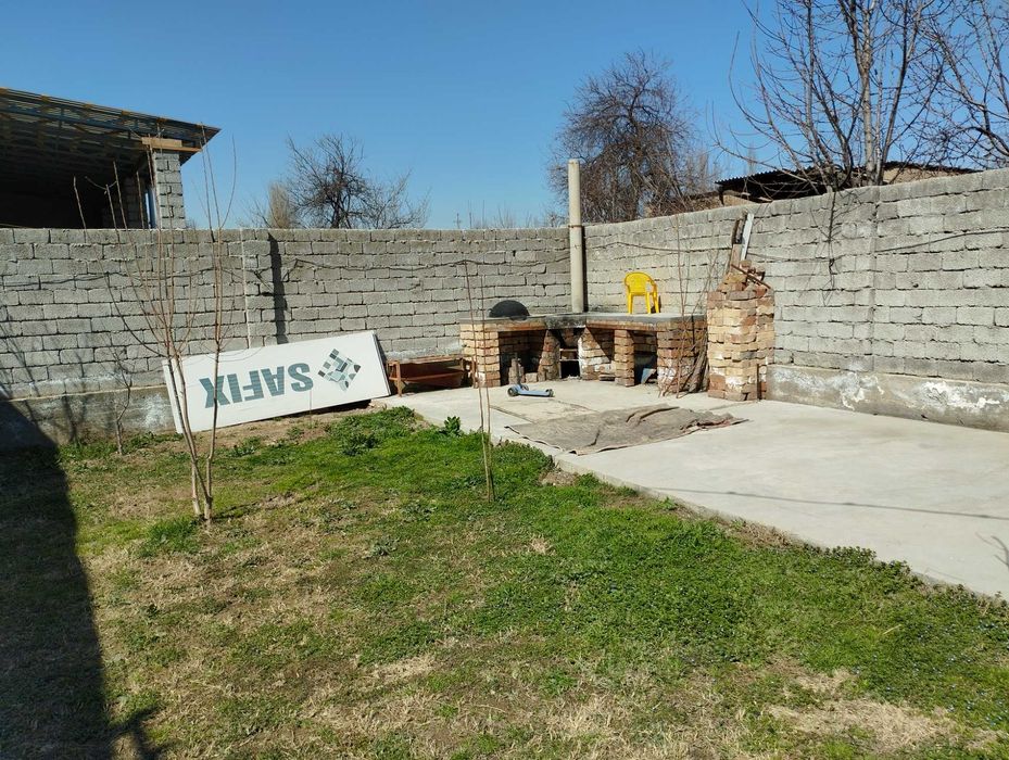 Янги Узбекистан енида сотих ер уйи билан. сотилади.