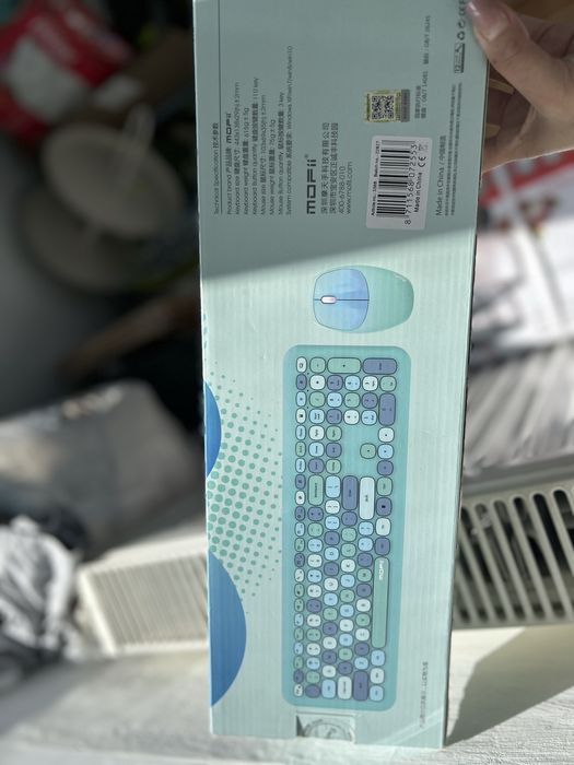 Tastatură wireless modernă + mouse inclus