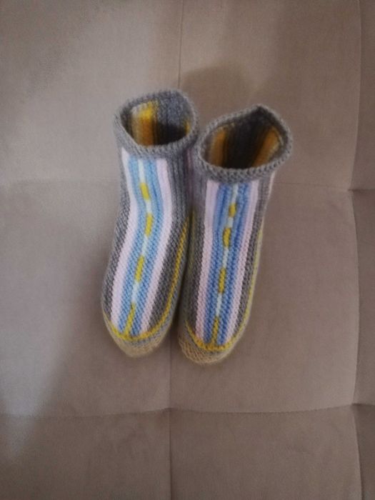 Продавам ръчно плетени топли терлъци, с вълнени ходила.