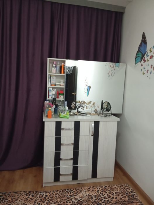 Срочно продаю трюмо ,камод с зеркалом