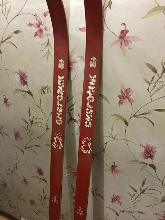 Продам лыжи советские