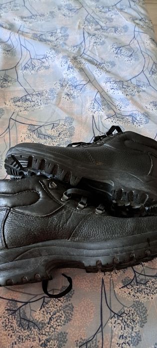 Bocanci piele marimea 38 , nefolositii