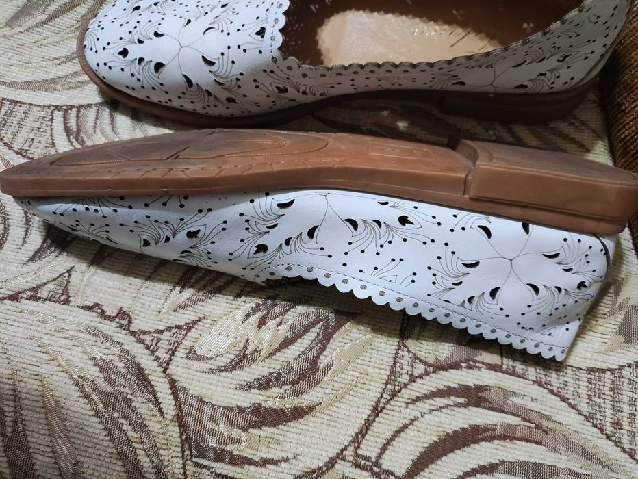 Туфли белые, р. 39