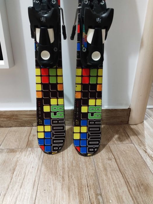 Schiuri copii lungime 117 cm in stare buna.  200 lei