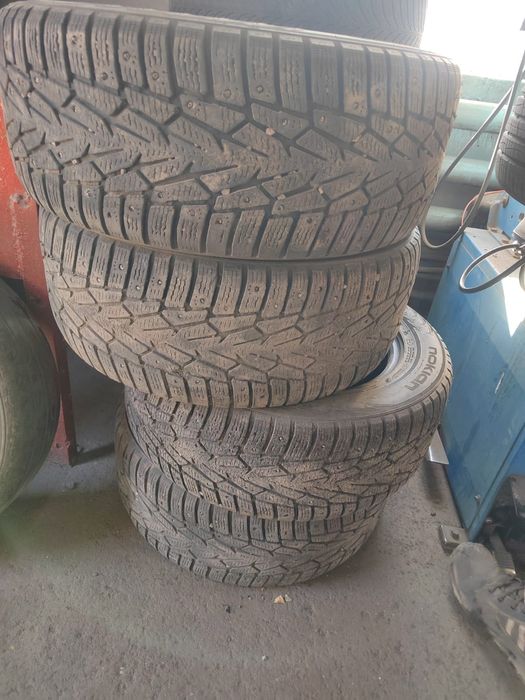 Продам комплект зимних шин