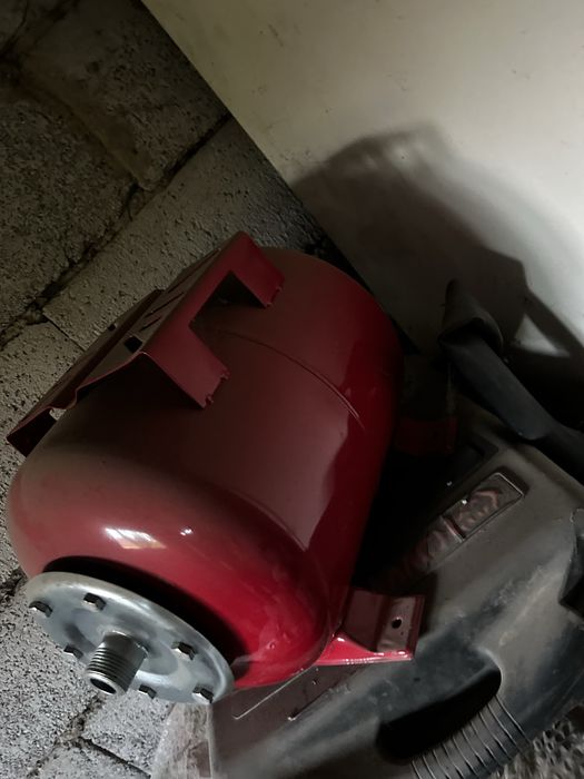Насос водяной с бачком срочно продам