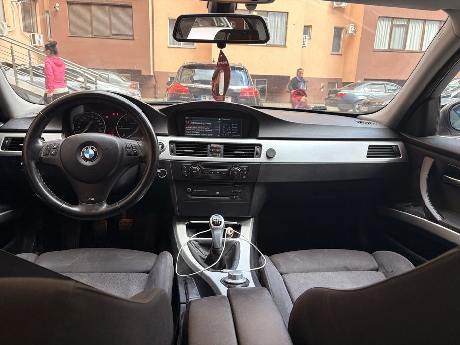 vând BMW seria 3 2005