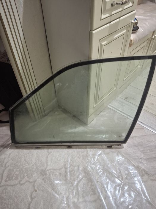 Стекло боковое мерседес w140