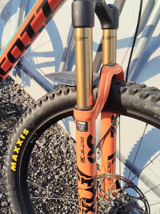 SCOTT  900 tuned ( carbon100%)