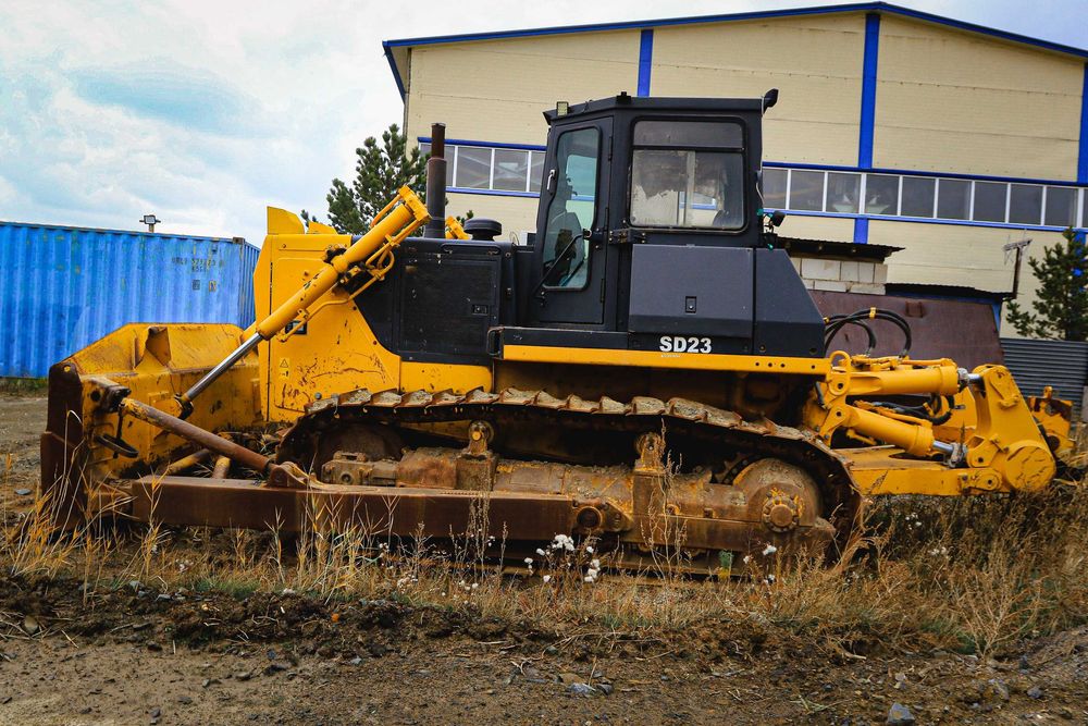 Гусеничный бульдозер SHANTUI SD32 с рыхлителями