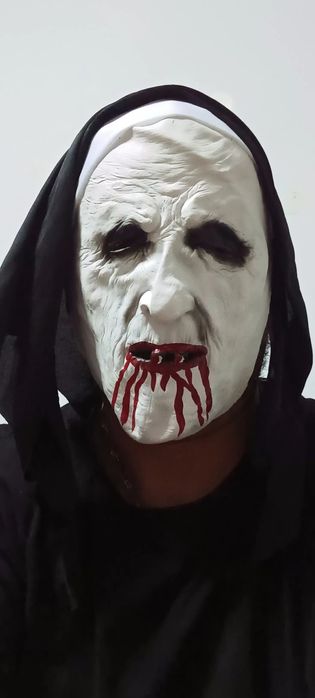 Vând măști din latex noi nouțe