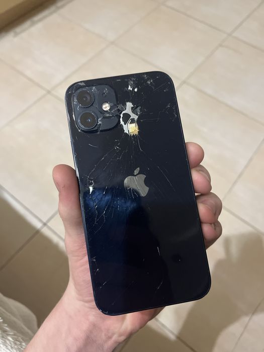 Айфон 12 + допом отдам се