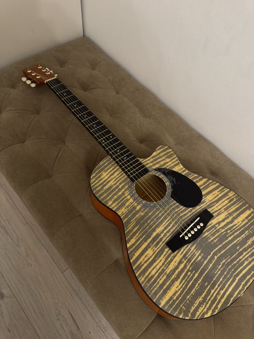 Гитара в хорошем состоянии