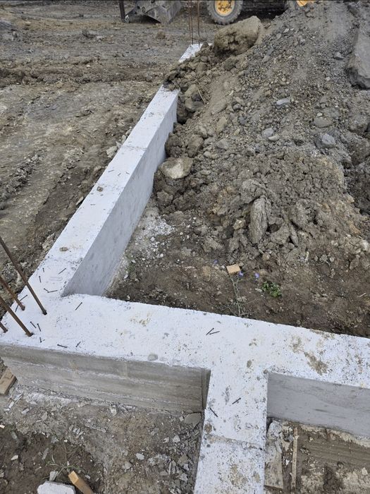 Case noi de vânzare  comuna  Livezeni