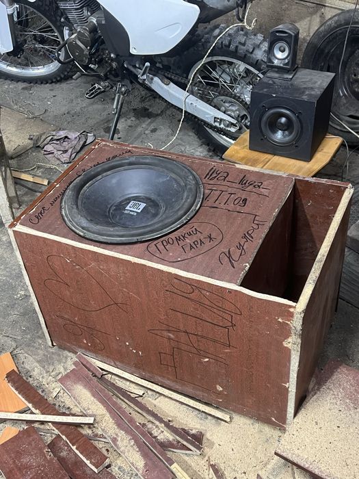 Продам сабвуфер, без усилителя