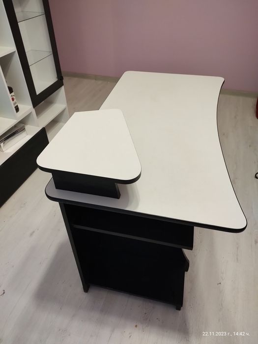 Офис бюро много запазено с леки външни забележки