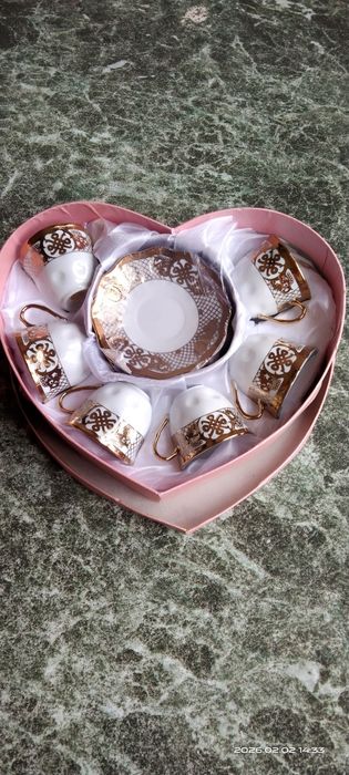 Кофейные чашечки с блюдечками