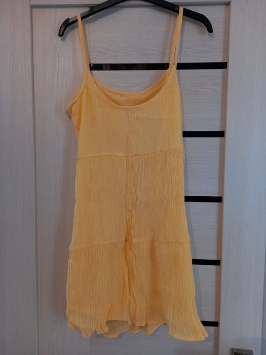 Платья и шорты и тёплые вещи