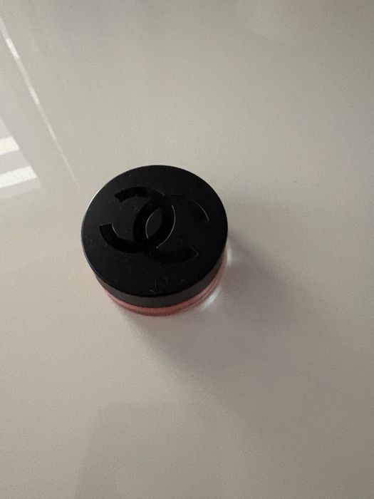 Chanel крем бронзър и Camelia balm за устни и скули YSL сенки