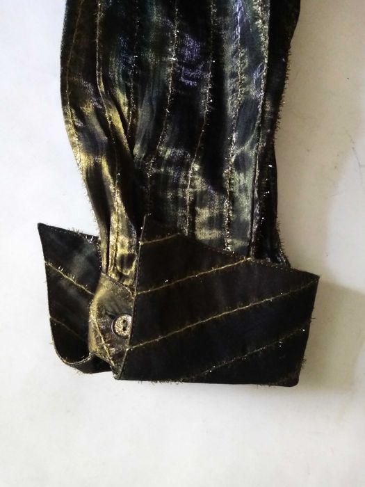 Официални дамски сако и риза.