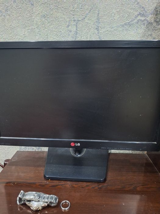 Компютер с мебелю