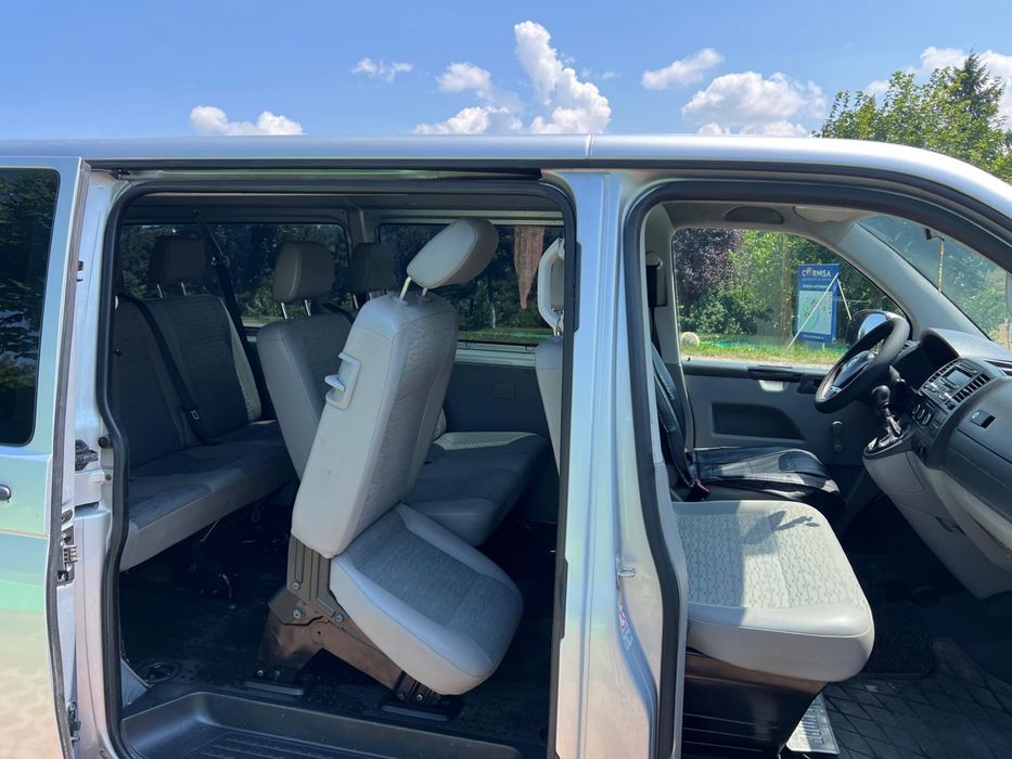 Vw T5 . 2,0 TDI . 8+1 locuri .