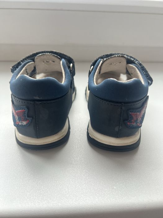 Детские сандалии в садик