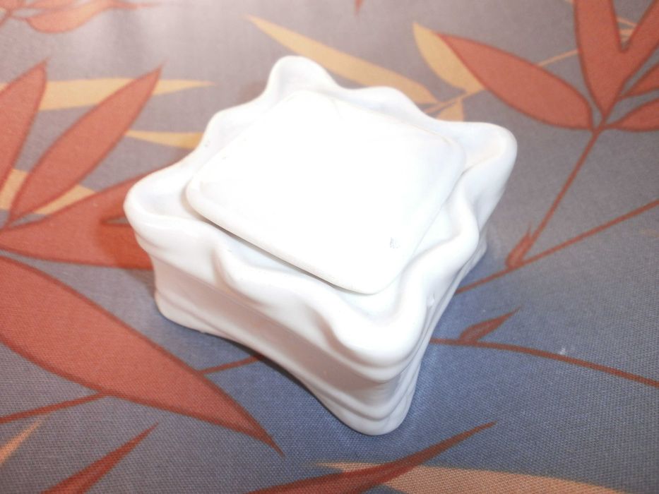 Стара Порцеланова  Кутия за Бижута