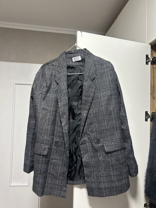 Продаю пиджаки классические