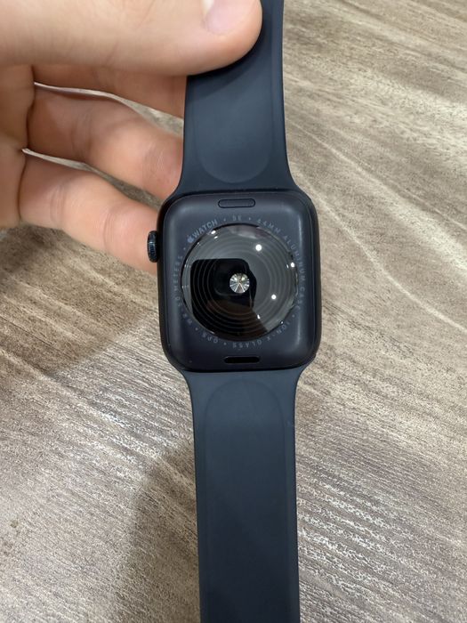 apple watch se2 часы