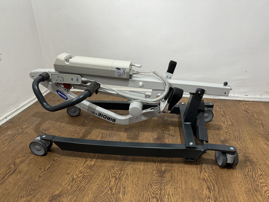 Macara/Elevator  Invacare  pt persoane cu dizabilitati 2024