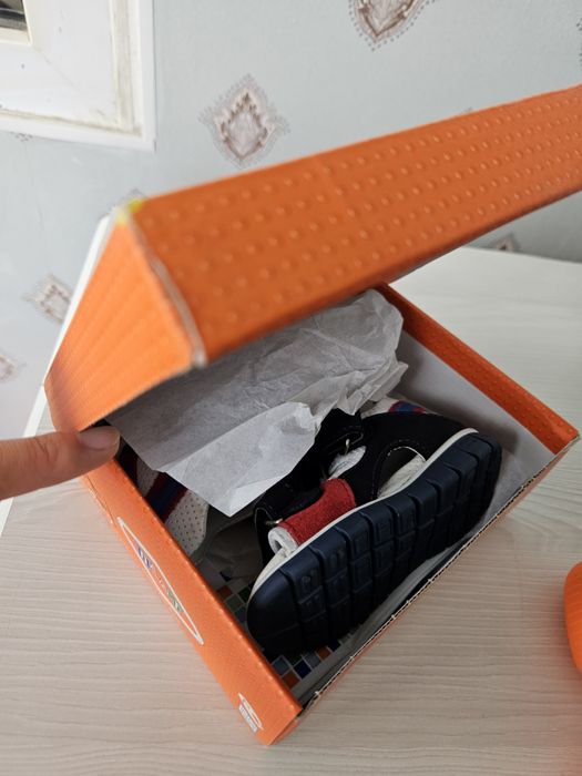 Детские кроссовки