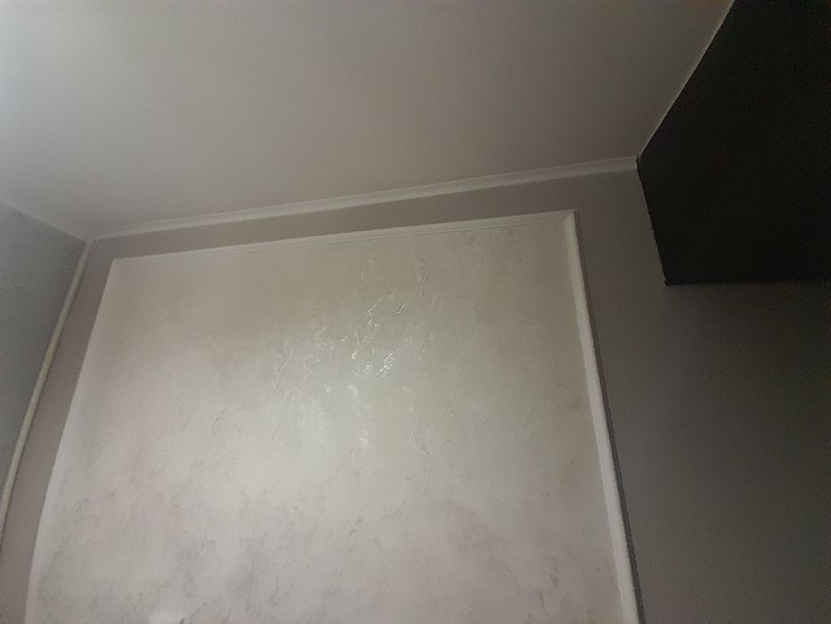 Поклейка обоев ,вытягивания стен