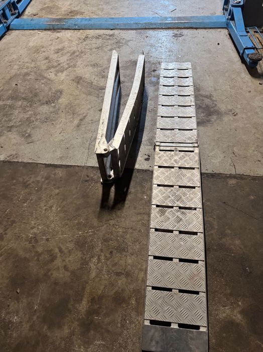 Rampe/Cale  platformă sau remorcă pliabile aluminiu