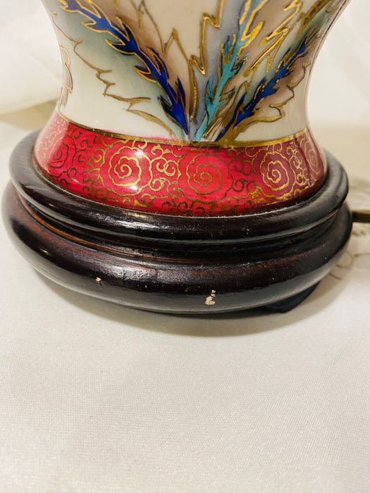 настолна порцеланова лампа