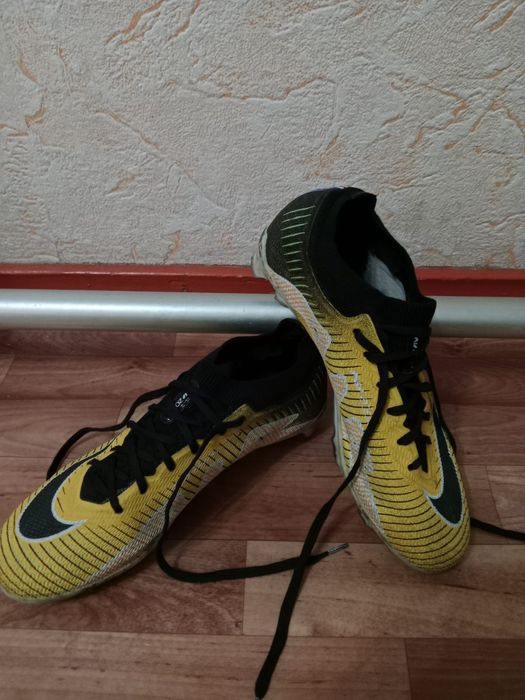 Футбольные бутсы